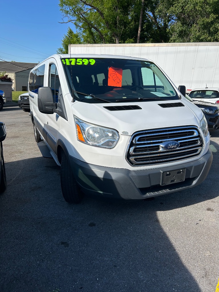 2017 Ford Transit 350 XLT Wagon Low Roof Sliding Pass. 148's photo