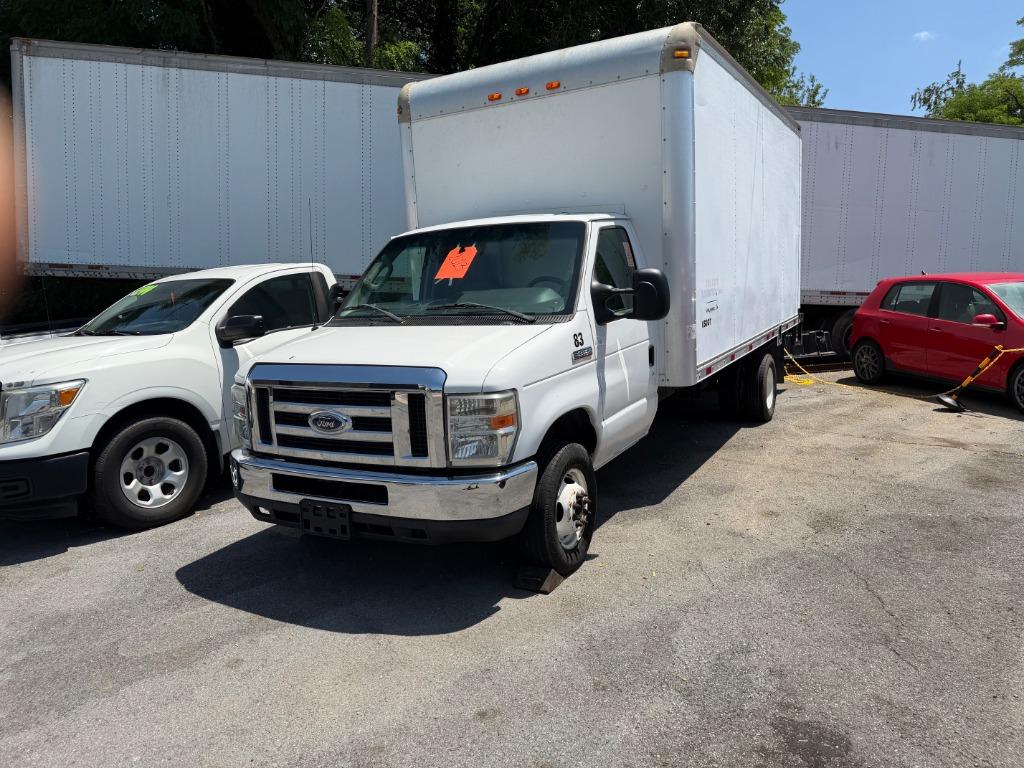 2013 Ford E-Series's photo